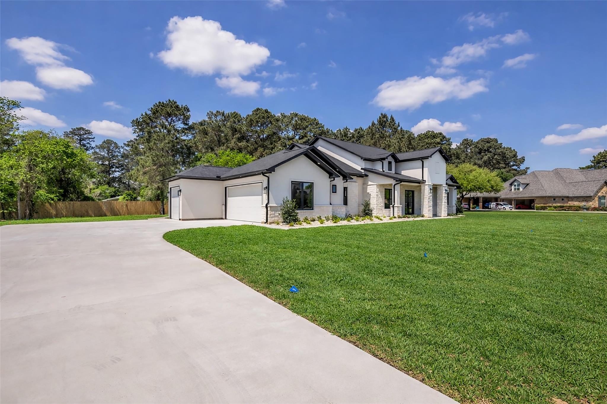 22420 Meadowhurst Circle W