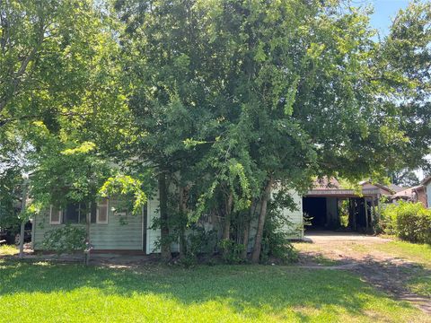 Photo of 10338 Wiggins Street, Houston, TX 77029 (MLS # 69425236)