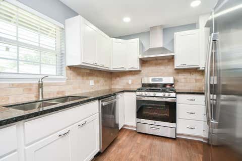 Photo of 1525 Studewood Street, Houston, TX 77008 (MLS # 82866498)