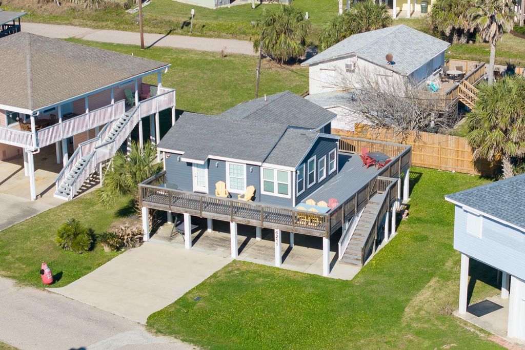 Photo of 4211 Surf Drive, Galveston, TX 77554 (MLS # 55067022)