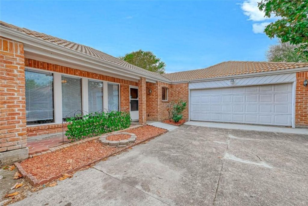 Photo of 12815 Ashford Chase Drive, Houston, TX 77082 (MLS # 74884314)