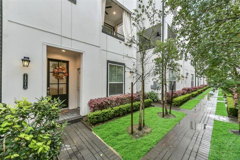 Photo of 2804 Grand Fountains Drive #D, Houston, TX 77054 (MLS # 30988297)