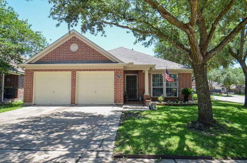 Homes For Sale - 25735 Oakstone Park Drive<br/> Richmond, TX 77406