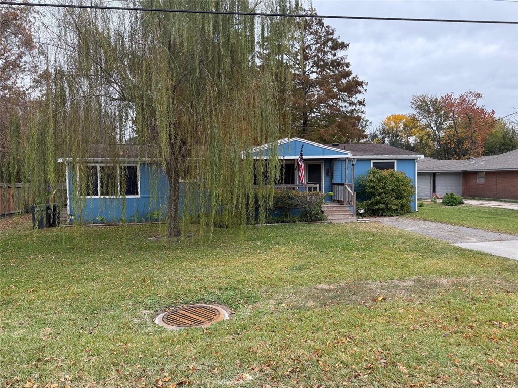 Photo of 2611 Lilac Street, Pasadena, TX 77503 (MLS # 78852702)