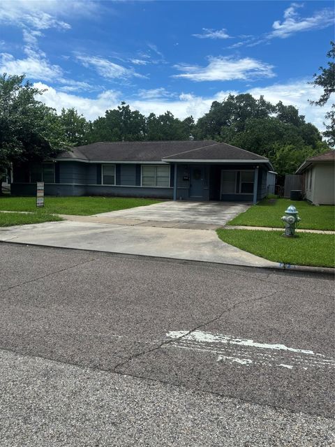 Photo of 4713 Saxon Street, Bellaire, TX 77401 (MLS # 72588929)