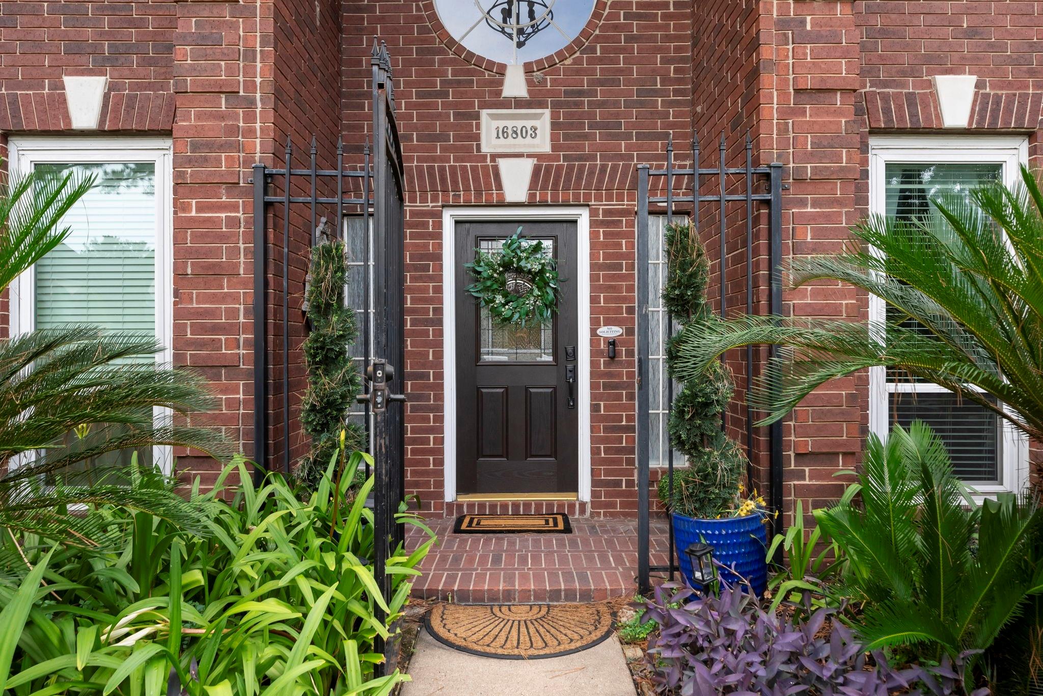 16803 Chewton Glen Street