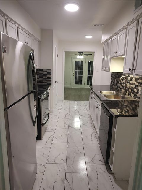 Photo of 13150 Trail Hollow Dr, Houston, TX 77079 (MLS # 89814438)