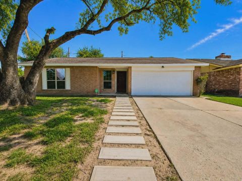 Photo of 7422 Silent Wood Lane, Houston, TX 77086 (MLS # 89768294)