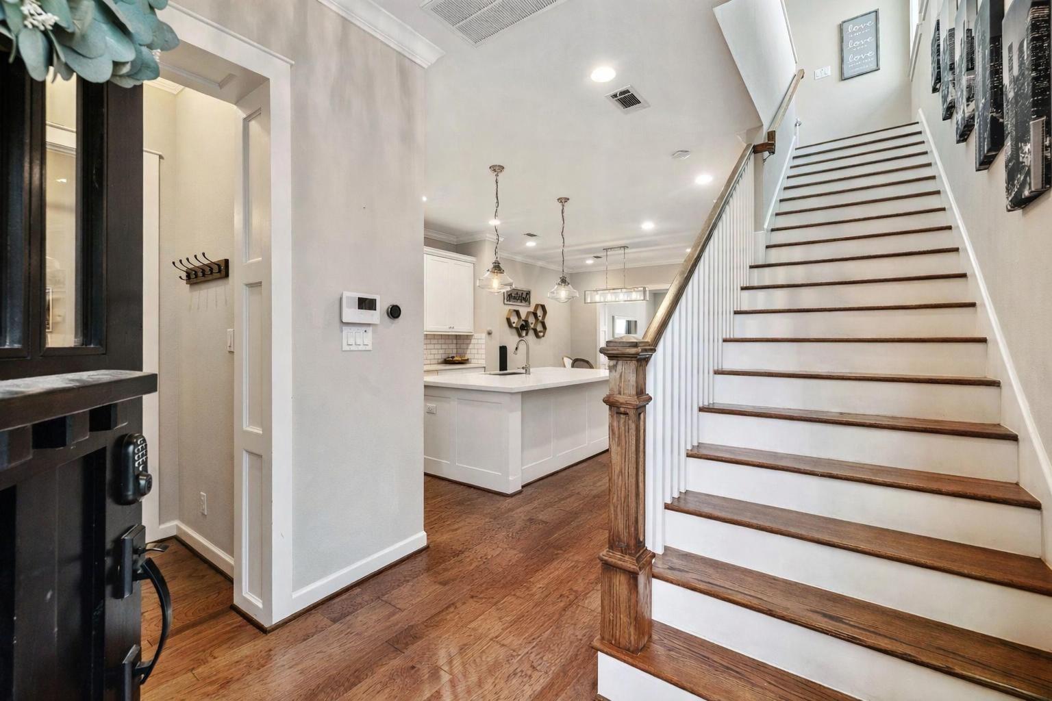 118 E 27th Street A