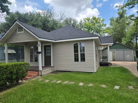 Photo of 1910 11th Street, Galena Park, TX 77547 (MLS # 32610690)