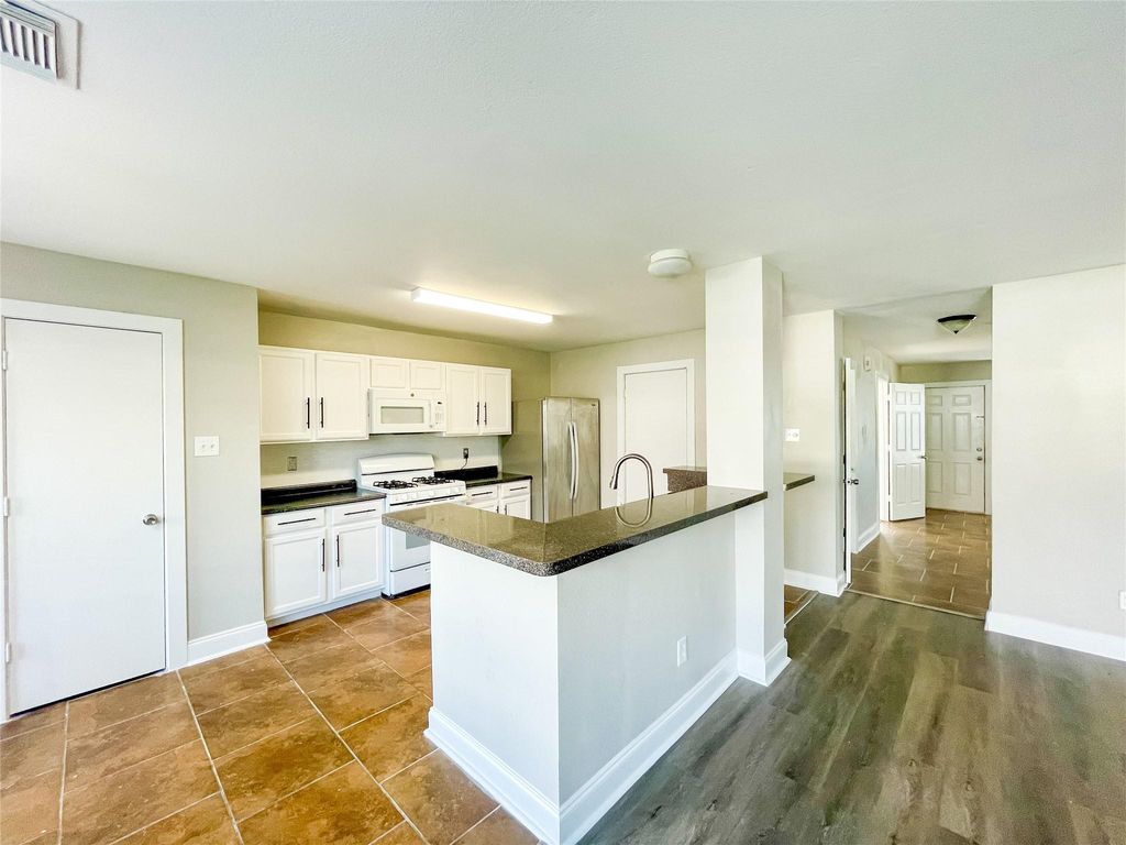 Photo of 11913 Longwood Garden Way, Houston, TX 77047 (MLS # 48632355)