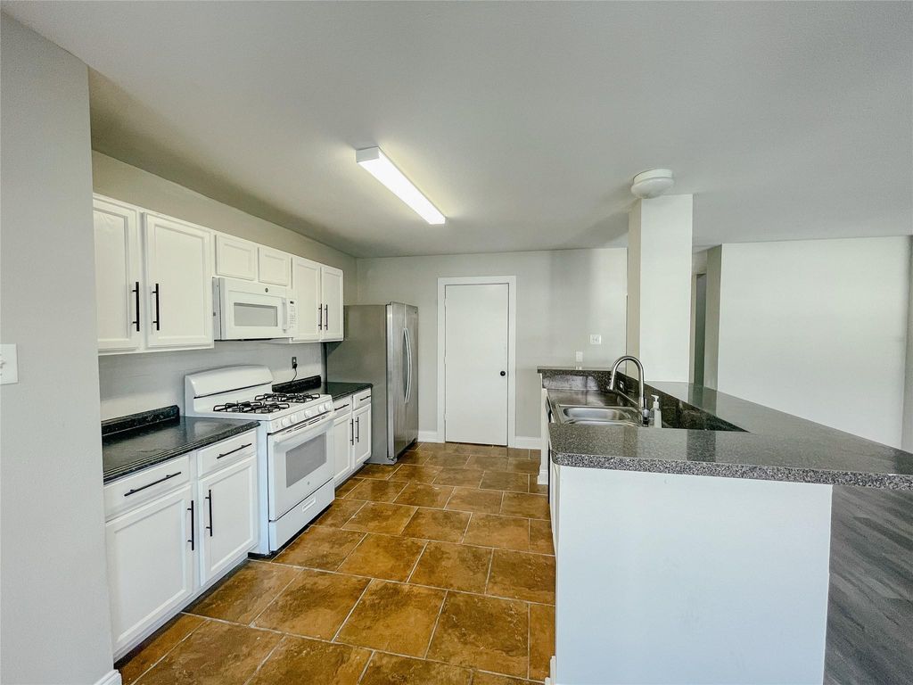 Photo of 11913 Longwood Garden Way, Houston, TX 77047 (MLS # 48632355)