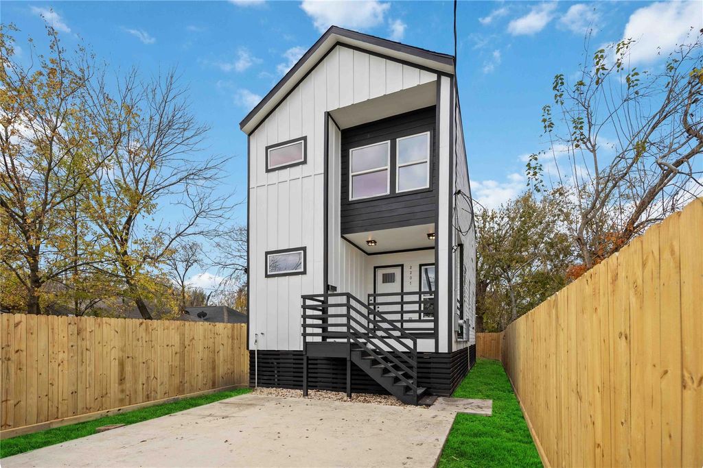 Photo of 2207 Des Chaumes Street, Houston, TX 77026 (MLS # 9172191)