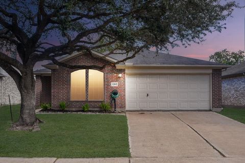Photo of 13511 Titus Point, Houston, TX 77085 (MLS # 30665034)