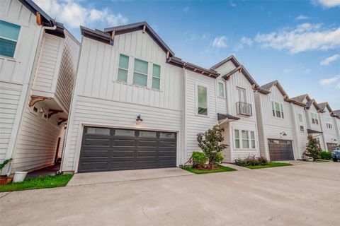 Photo of 8911 Knoll Villas Street, Houston, TX 77080 (MLS # 56772637)