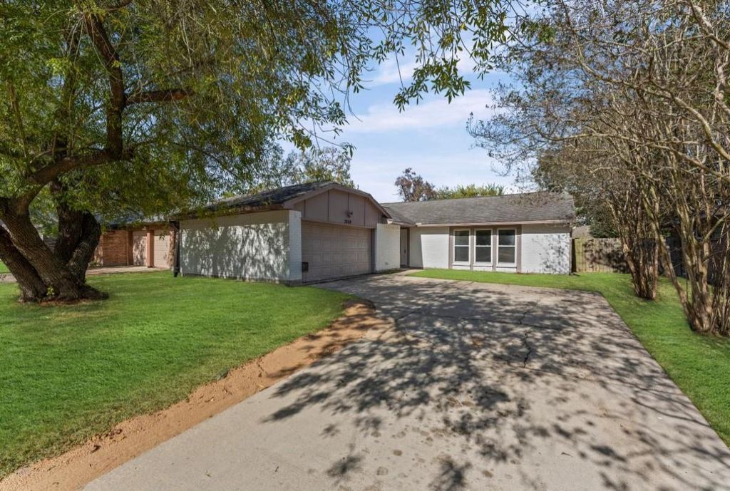 Photo of 2808 Pinewood Drive, League City, TX 77573 (MLS # 73052801)