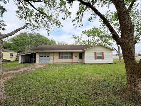 Photo of 809 August Street, El Campo, TX 77437 (MLS # 67458461)