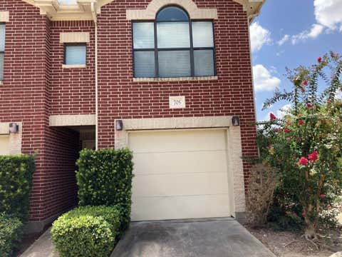 Photo of 5941 South Loop E #705, Houston, TX 77033 (MLS # 81630885)