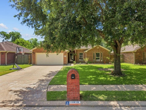 Photo of 11819 Santa Fe Trail, Santa Fe, TX 77510 (MLS # 87489122)