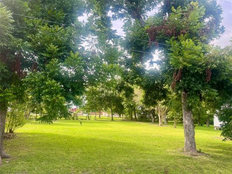 Photo of 909 Cedar Drive, La Marque, TX 77568 (MLS # 91802085)