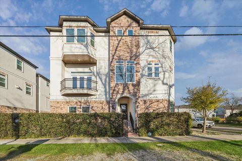 Photo of 1003 E 28th Street, Houston, TX 77009 (MLS # 24639399)