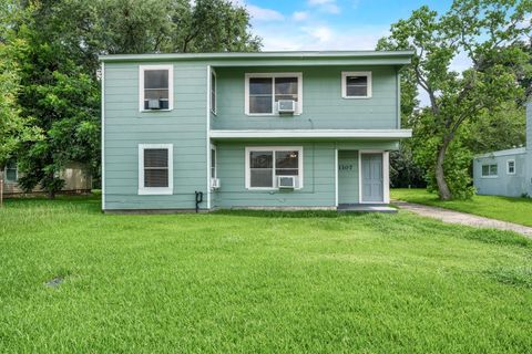 Photo of 1107 3rd Avenue N, Texas City, TX 77590 (MLS # 96501873)
