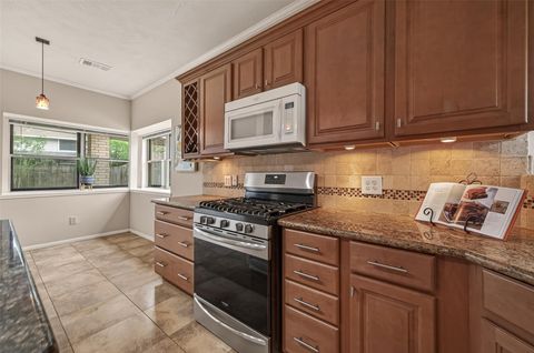 Tiny photo for 8831 Hedgestone Court, La Porte, TX 77571 (MLS # 40604183)