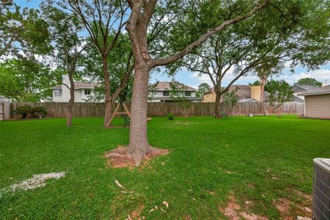 Tiny photo for 8831 Hedgestone Court, La Porte, TX 77571 (MLS # 40604183)
