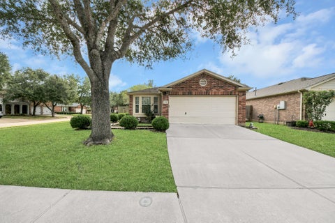Photo of 3030 Red Stag Pass, Missouri City, TX 77459 (MLS # 49917135)