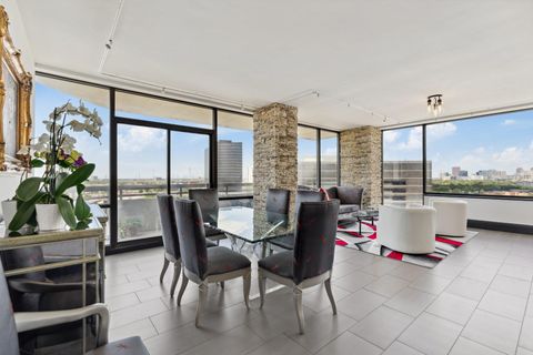 Photo of 15 Greenway Plaza #12F, Houston, TX 77046 (MLS # 15647875)