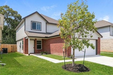 Photo of 2165 Middle Ridge Drive, Conroe, TX 77301 (MLS # 47056894)