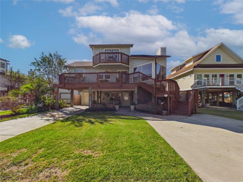 Photo of 907 Juniper Road, Clear Lake Shores, TX 77565 (MLS # 96788414)