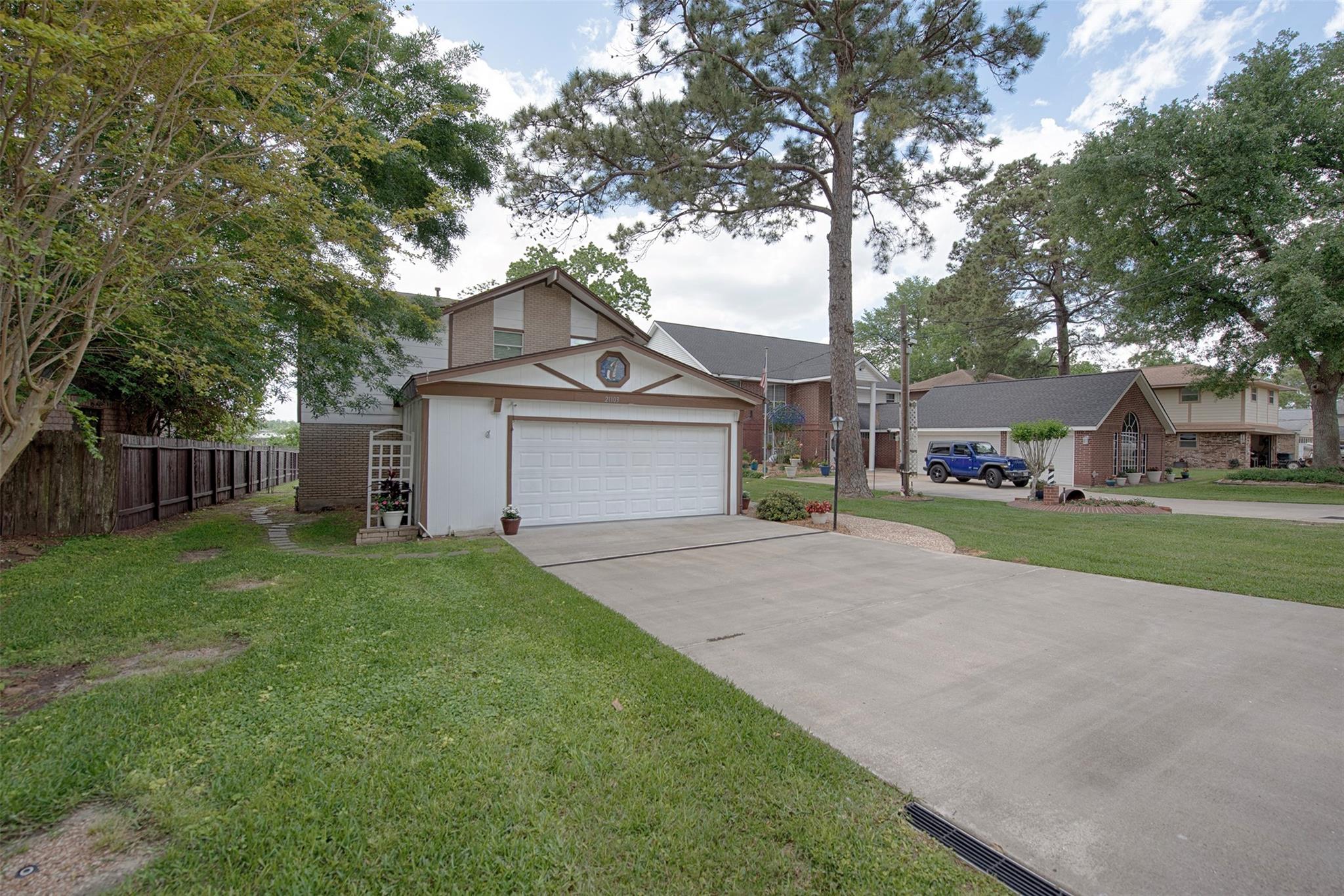 21103 Flaming Arrow Trail