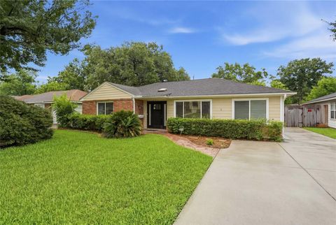 Photo of 9629 Maribelle Way, Houston, TX 77055 (MLS # 27460271)