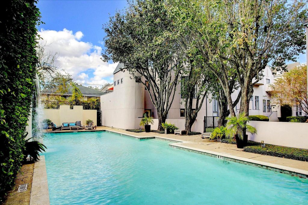 Photo of 1395 Arlington Street #1395, Houston, TX 77008 (MLS # 82802396)