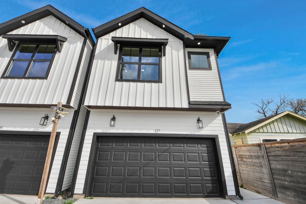 Photo of 125 E 38th Street, Houston, TX 77018 (MLS # 7043333)