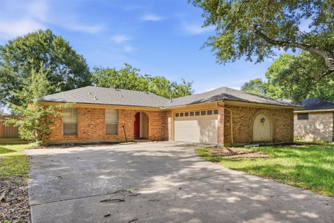Photo of 810 Sunnybrook Lane, Baytown, TX (MLS # 33351697)
