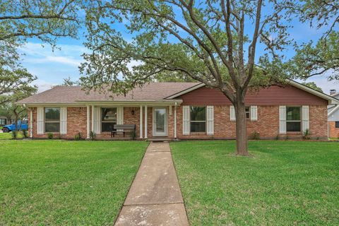 Photo of 1208 Broadmoor Drive, Bryan, TX 77802 (MLS # 68803191)