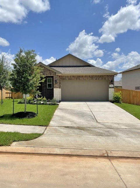 Homes For Rent - 7052 Silverleaf Oak Street<br/> Conroe, TX 77304
