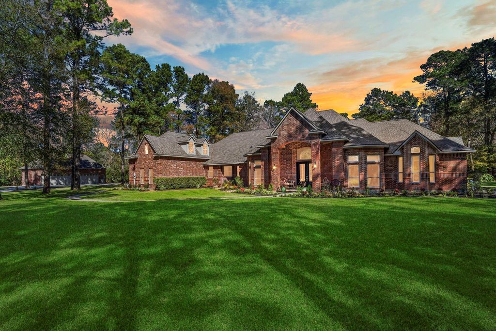 Photo of 11302 Lake Forest Drive, Conroe, TX 77384 (MLS # 87744615)