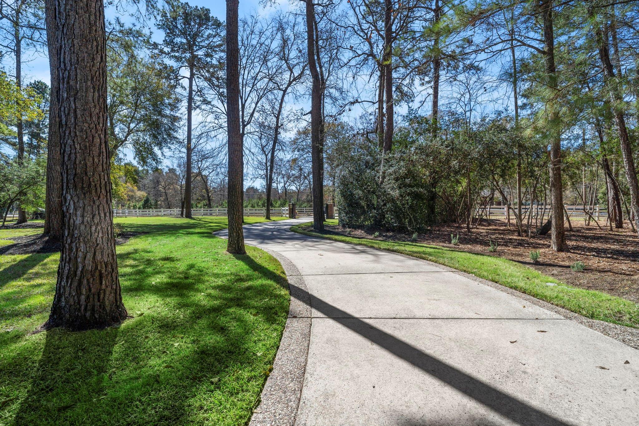 11302 Lake Forest Drive