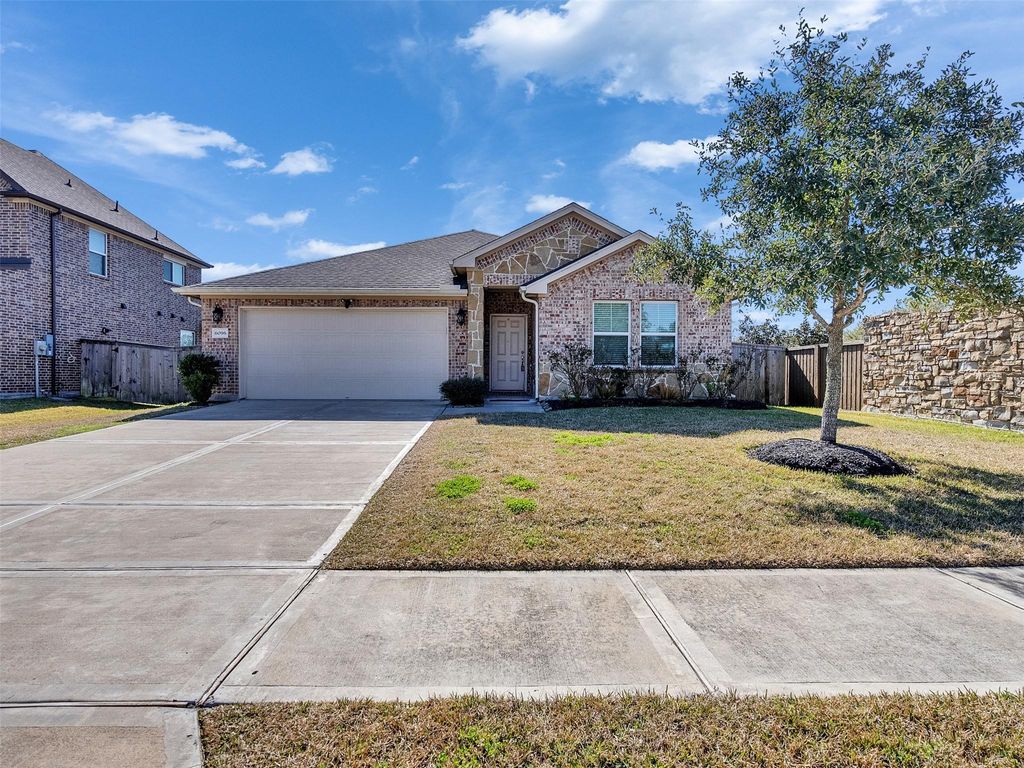 Photo of 6096 Pearland Place, Pearland, TX 77581 (MLS # 20662577)