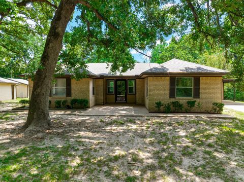 Photo of 302 An County Road 3914, Palestine, TX 75801 (MLS # 39622732) Photo of 302 An County Road 3914, Palestine, TX 75801 (MLS # 39622732)