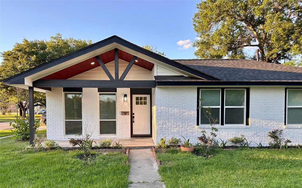 Photo of 8058 Longridge Drive, Houston, TX 77055 (MLS # 7756120)