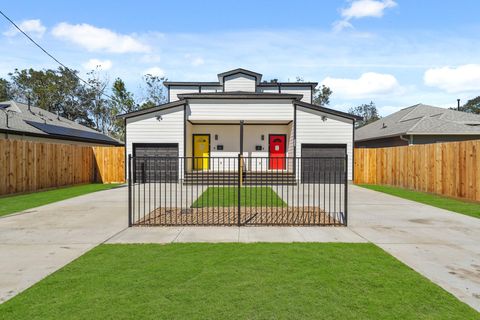 Photo of 1512 W Blum Street #A, Alvin, TX 77511 (MLS # 6821072)