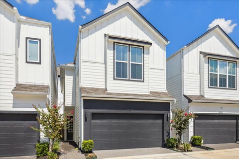 Photo of 8534 Madeleine Rose Lane, Houston, TX 77055 (MLS # 32199441)