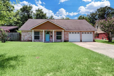 Photo of 9410 Pipestone Street, Houston, TX 77074 (MLS # 21259979)