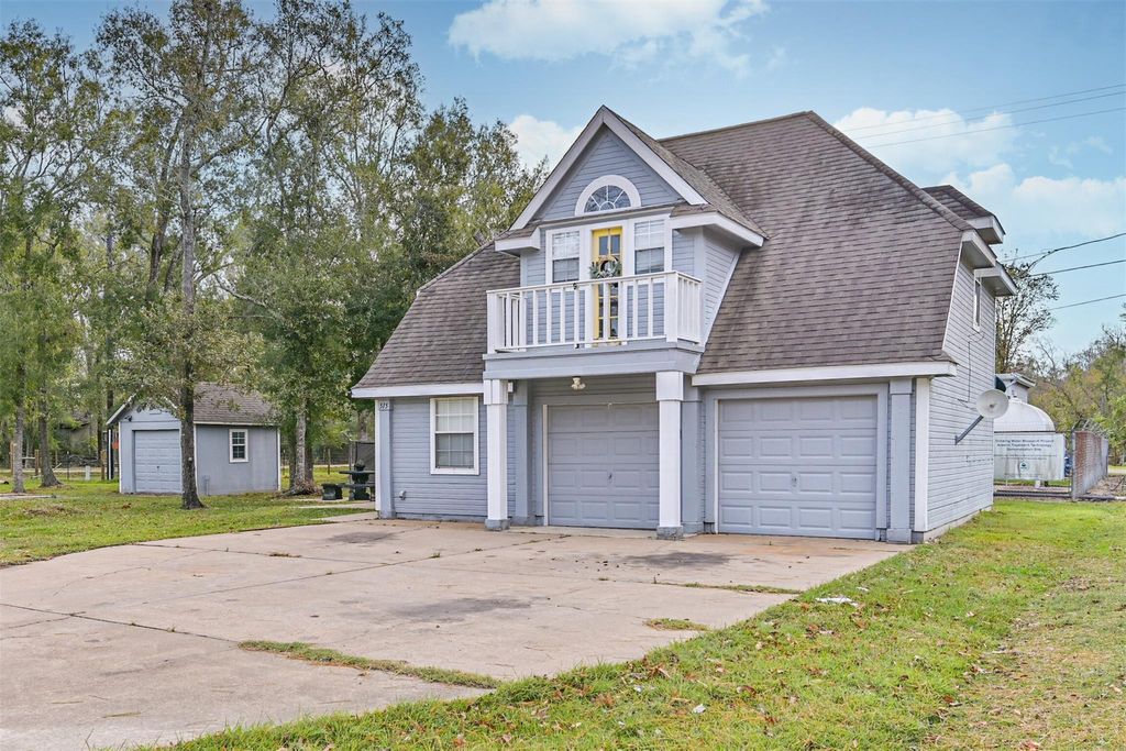 Photo of 515 County Road 193, Alvin, TX 77511 (MLS # 74661254)