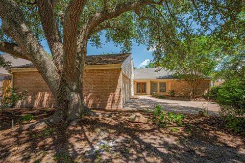 Photo of 11622 Cherryknoll Drive, Houston, TX 77077 (MLS # 18344820)