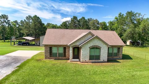 Photo of 375 County Road 717, Buna, TX 77612 (MLS # 60831874)
